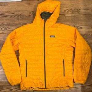 Patagonia large men’s down hoody jacket